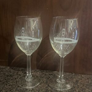 Elegant Clear Wine Glass Set with San Francisco Golden Gate Bridge Design